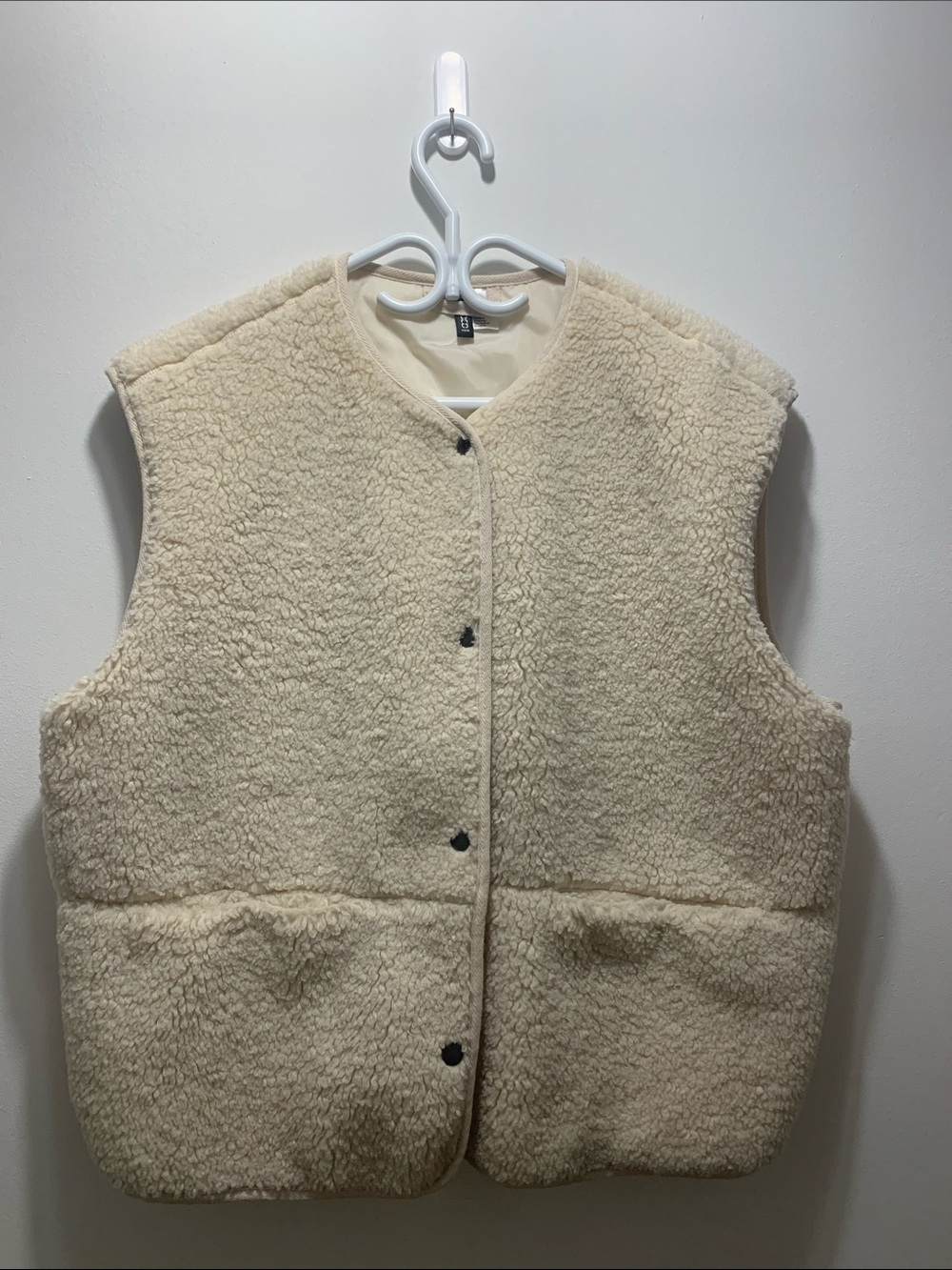 H&M Cozy Sherpa Vest in Cream
